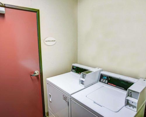 Comfort Suites Coraopolis - image 13
