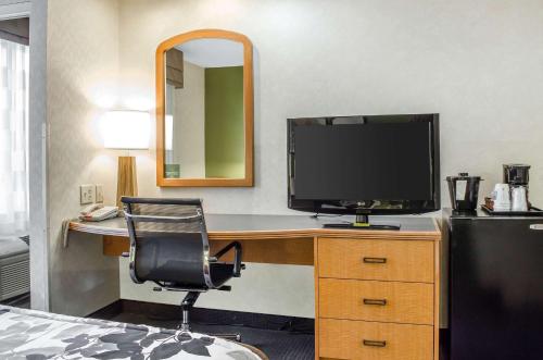 King Suite - Accessible/Non-Smoking