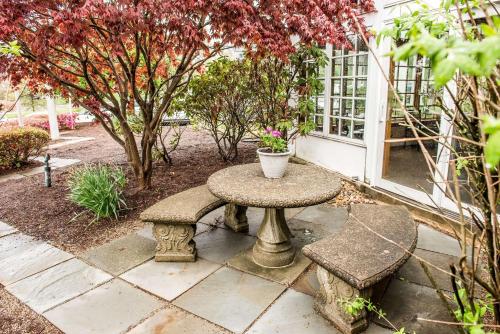 Quality Inn Pittsburgh Airport – Oakdale, PA