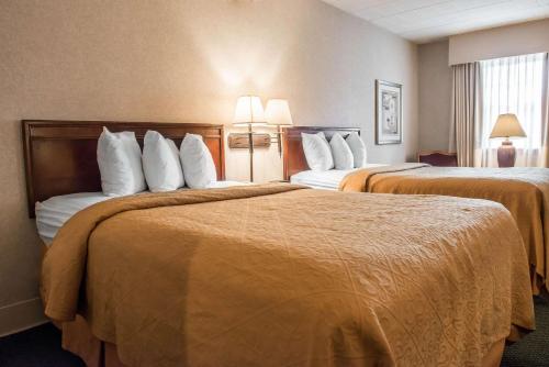 Quality Inn Pittsburgh Airport Room Type - Double Room with Two Double Beds - Non-Smoking