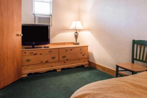 Quality Inn Pittsburgh Airport – Oakdale, PA