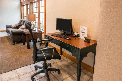 Quality Inn Pittsburgh Airport – Oakdale, PA