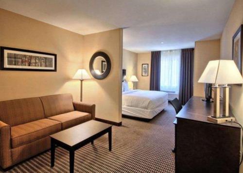 Comfort Suites Lewisburg - main image