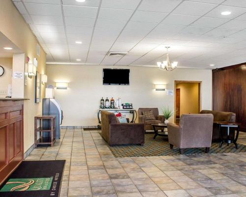Előcsarnok, Wilkes-Barre Inn & Suites in Wilkes-Barre (Pennsylvania)
