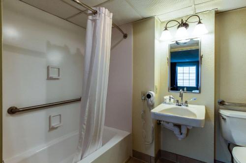Quality Inn & Suites Conference Center West Chester - image 6