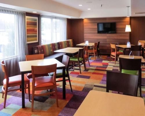餐廳, 蔓越莓鄉品質酒店 (Quality Inn Cranberry Township) in 蔓越莓鄉