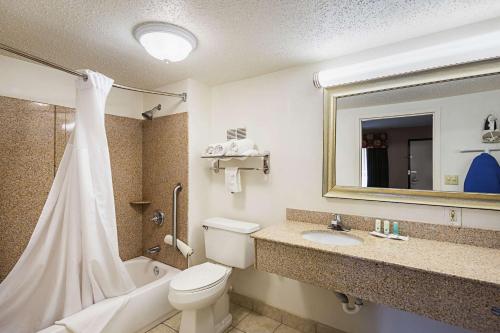 Quality Inn & Suites Greenville - Haywood Mall