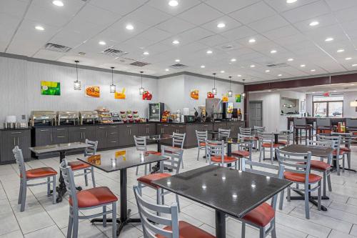 Quality Inn & Suites Greenville - Haywood Mall - image 14