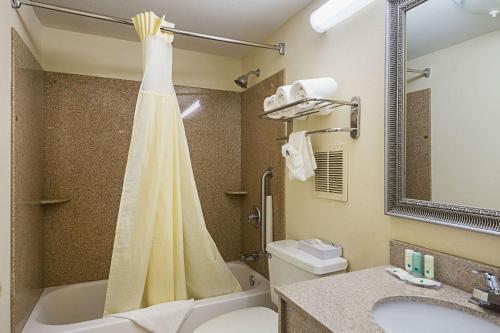 Quality Inn & Suites Greenville - Haywood Mall