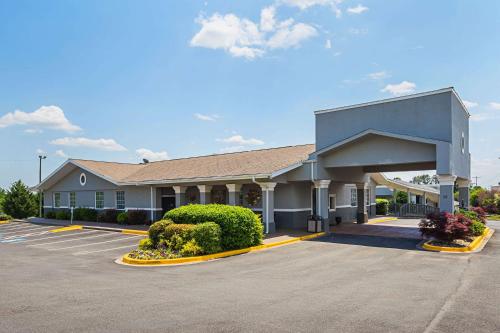 Quality Inn & Suites Greenville - Haywood Mall