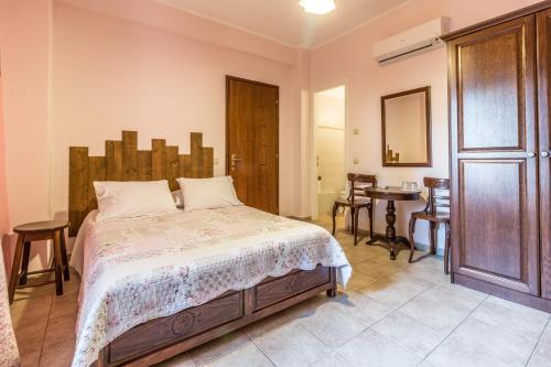 Country Hotel Triantafillies In Greece - 