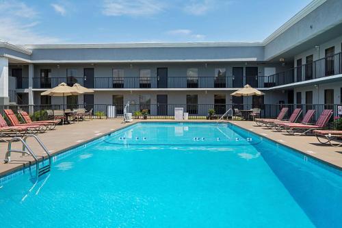 Quality Inn & Suites Greenville - Haywood Mall