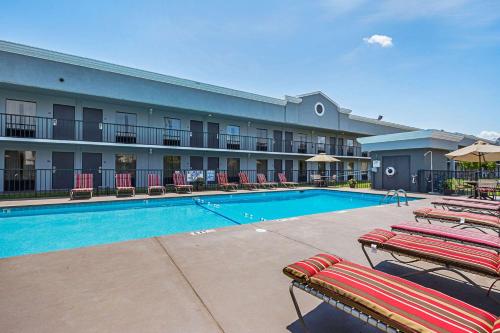 Quality Inn & Suites Greenville - Haywood Mall