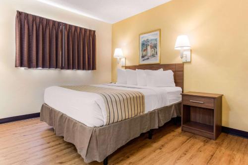 1 king bed, 1 double bed