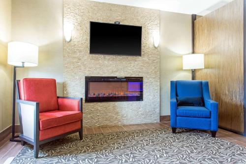Comfort Suites Clinton near Presbyterian College in Clinton, USA