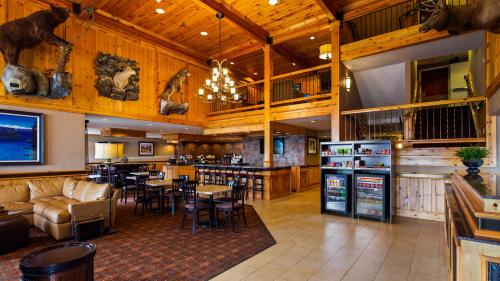 餐廳, 最佳西方Plus奧林匹克旅館 (Best Western Plus Olympic Inn) in 克拉馬斯福爾斯市中心