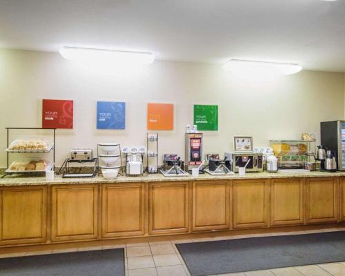 Comfort Inn & Suites Hotel in the Black Hills - image 2