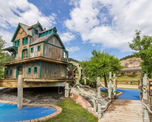 สนามมินิกอล์ฟ, Comfort Inn & Suites Deadwood in เดดวูด (SD)