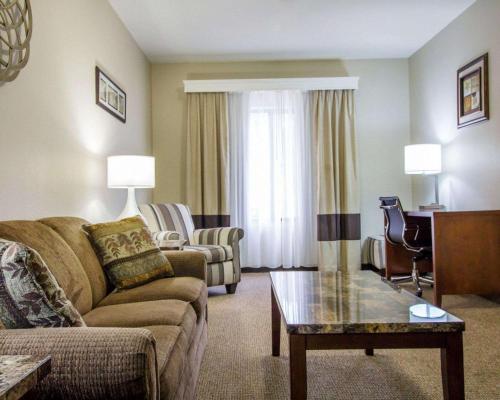 Comfort Inn & Suites Hotel in the Black Hills - image 7