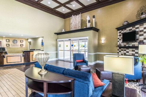 Comfort Inn & Suites Greenwood near University