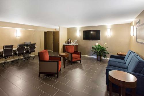 Comfort Inn & Suites Knoxville West - image 7
