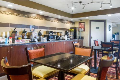 Econo Lodge Lenoir City - image 2