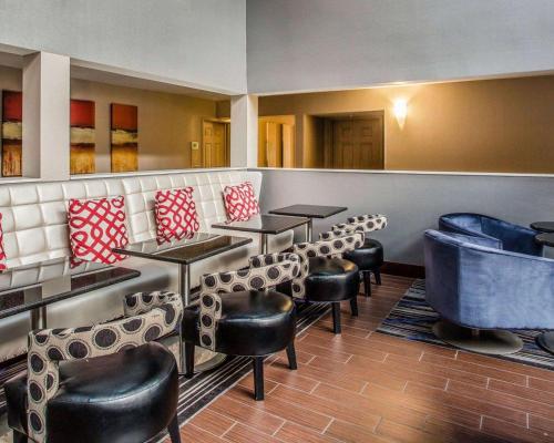 Quality Suites Nashville Airport - image 7