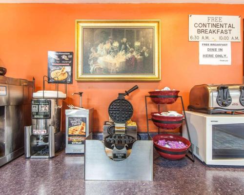 Econo Lodge Cleveland - image 7