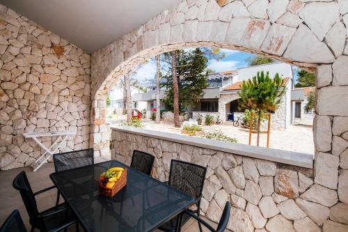 2 bedrooms, 4 beds