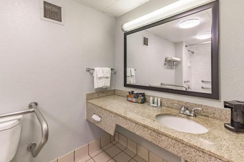 Quality Inn Goodlettsville - image 5