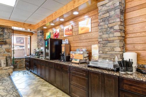 Food and beverages, Quality Inn Creekside - Downtown Gatlinburg in Gatlinburg (TN)