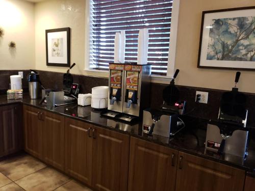 St. George Inn and Suites - image 2