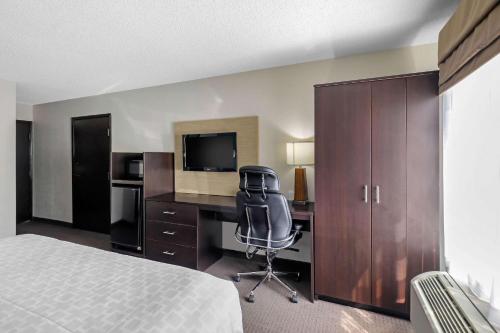 Clarion Inn & Suites DFW North