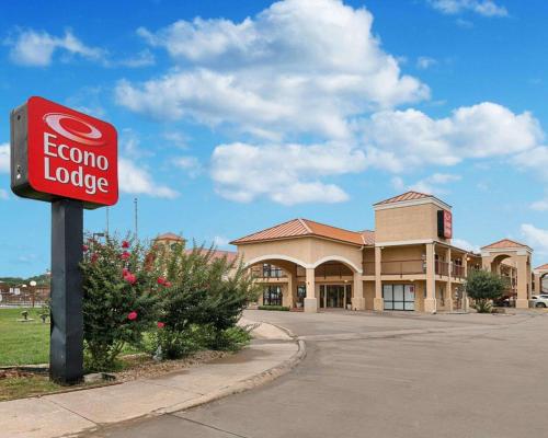 Econo Lodge Hillsboro I-35 - image 4