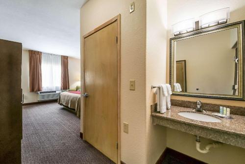 Quality Inn Kingsville Hwy 77 in Kingsville, USA