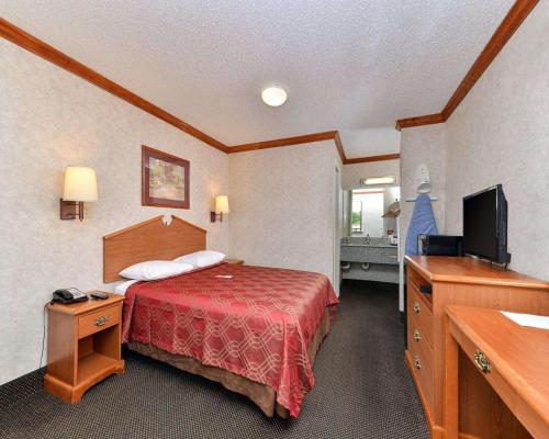 Econolodge Killeen - image 3