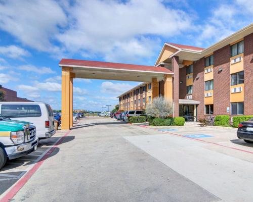 Quality Inn DFW Airport North - Irving