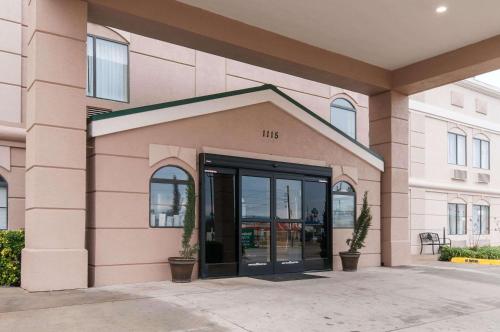 Comfort Inn Conroe - image 5