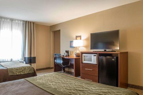 Comfort Inn Edinburg South Room Type - Suite, 2 Queen Beds, Accessible, Non Smoking