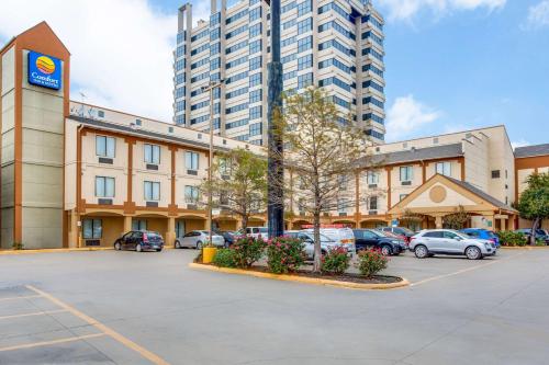 Comfort Inn & Suites Love Field – Dallas Market Center