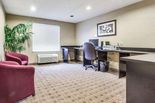 Comfort Inn & Suites Love Field-Dallas Market Center