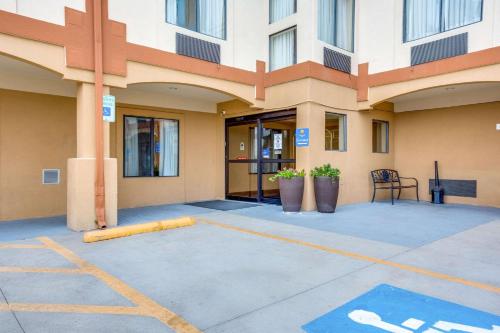 Comfort Inn & Suites Love Field-Dallas Market Center