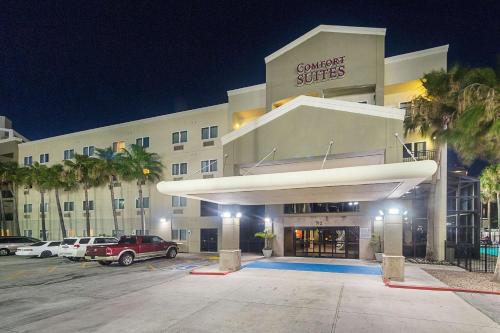 Photo - Comfort Suites Beachside