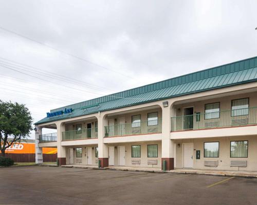 Rodeway Inn and Suites Hwy 290 - main image