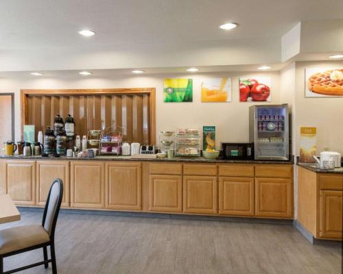 Quality Inn Buffalo - image 9