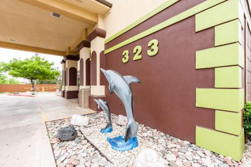 Quality Inn Near Seaworld - Lackland