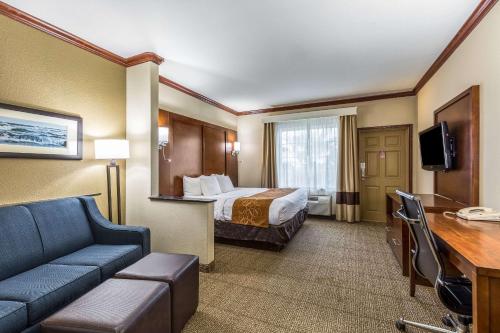 Comfort Suites Galveston image 10