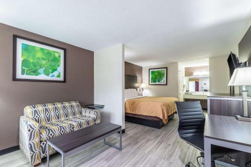 Quality Inn & Suites Canton - image 5