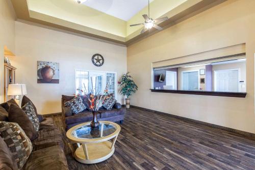 Suburban Extended Stay Lewisville - image 7