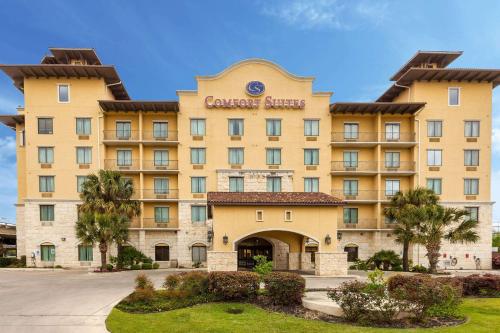 Comfort Suites Alamo-River walk